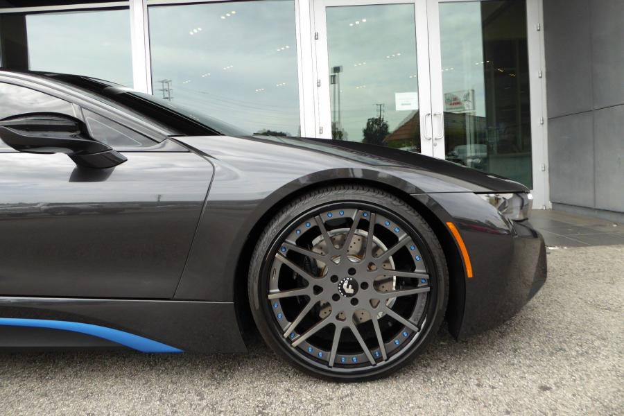 Детали экстерьера BMW i8 on Forgiato Wheels (Maglia) 2018 года  (фото 2 из 4)